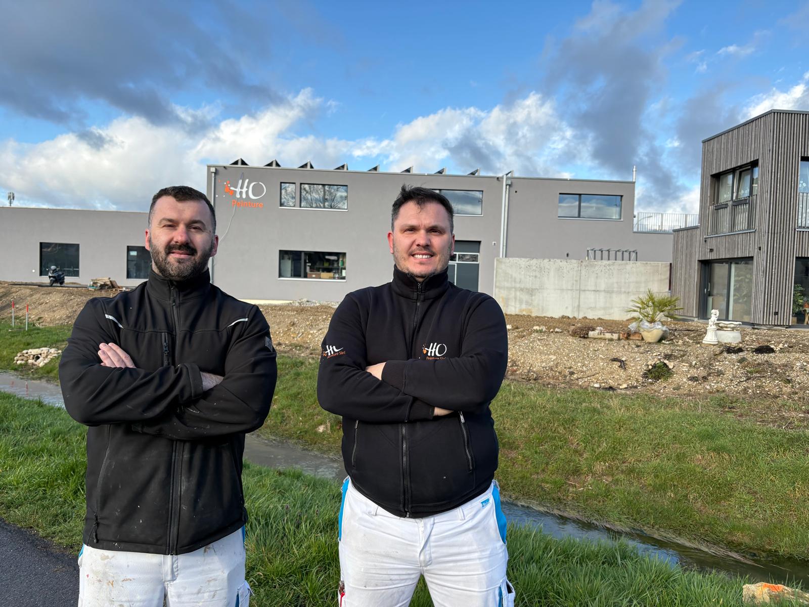 Ilir et Jasmin, fondateurs de HO Peinture, experts en peinture et décoration à Yverdon-les-Bains